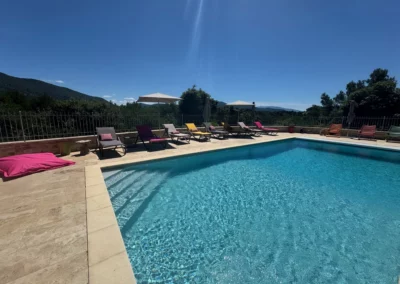 Gîte avec piscine à Saint-Paul-Trois-Châteaux